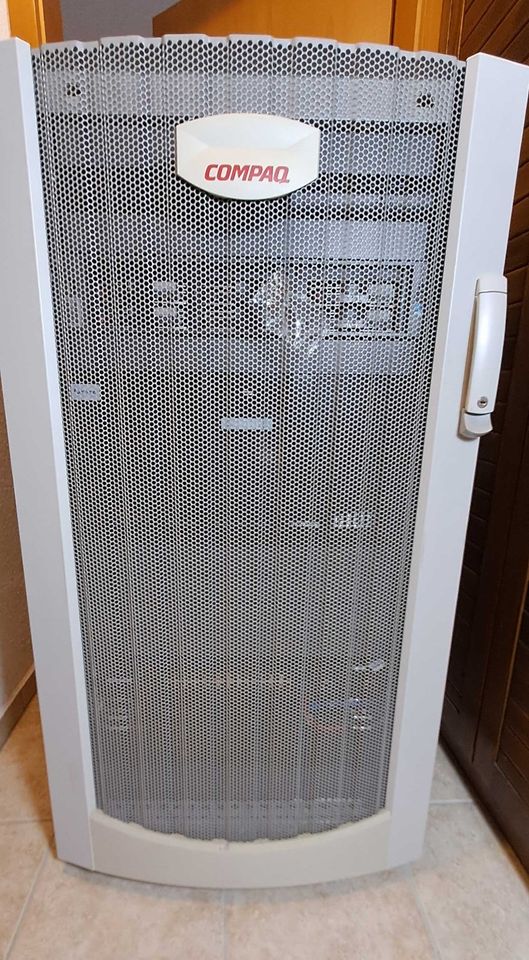 HP Proliant DL 380 Overland Storage NEO 2000 Compaq Serverschrank in Leipzig