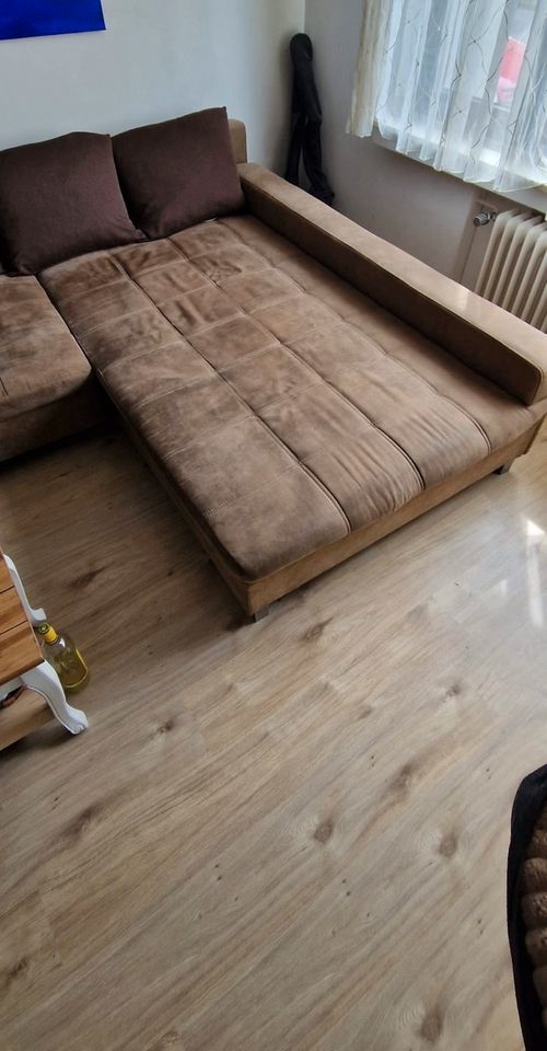 Ab Sofort. Loung couch mit großer sitzt  Fläche guter Zustand. in Aachen