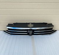 VW Passat B8  3G Kühlergrill Schwarz Hochglanz Chrom Frankfurt am Main - Rödelheim Vorschau