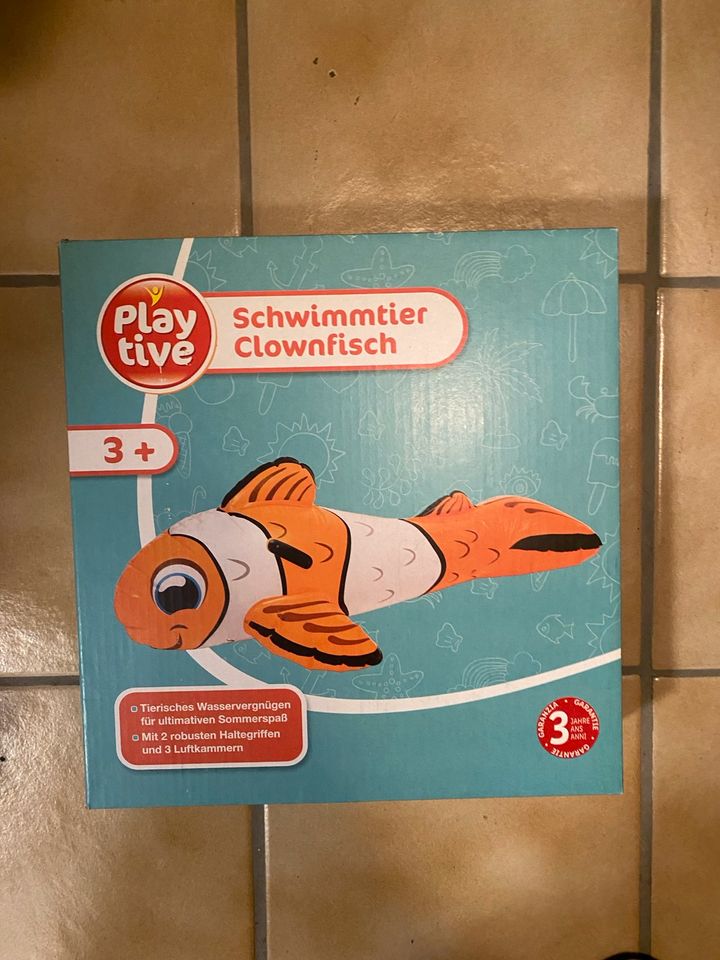 Schwimmtier Nemo Clownfisch Pool neu in Northeim