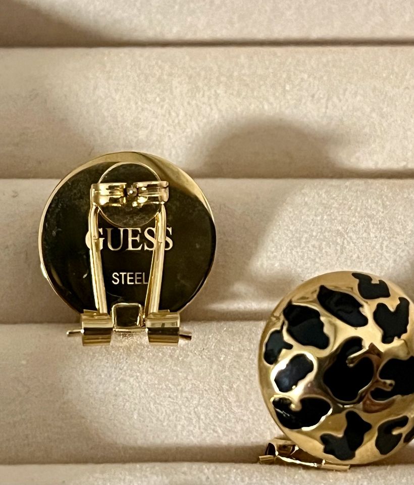 Neu ungetragen GUESS Ohrringe Ohrstecker gold schwarz Glitzer in Löbnitz