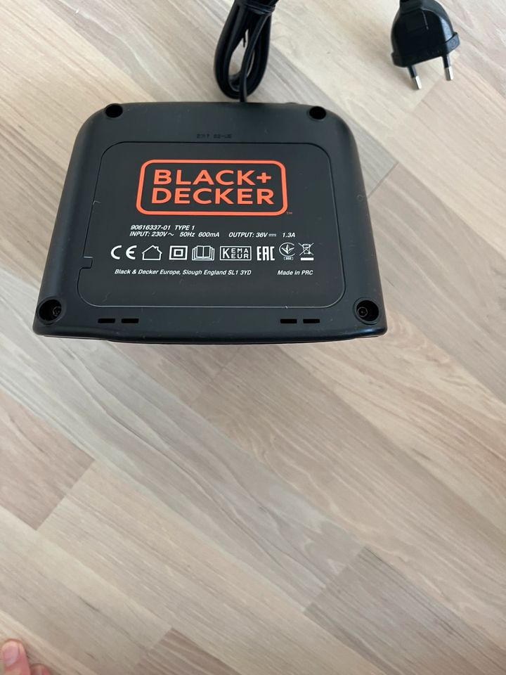 Black und Decker Akkuladegerät, neu in Goldkronach