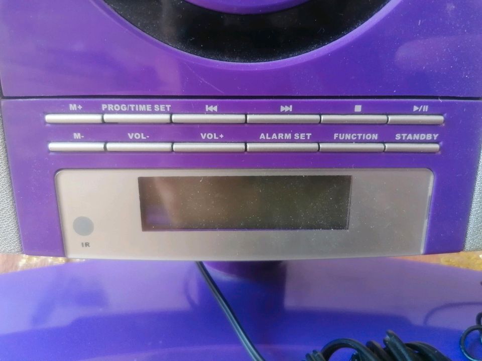 Denver compact CD Player mit Radio (lila) in Neubrandenburg