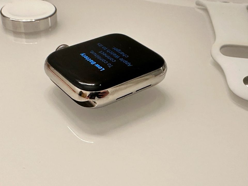 Apple Watch Series 5 40mm GPS + LTE Cellular Steel Edelstahl in Finnentrop