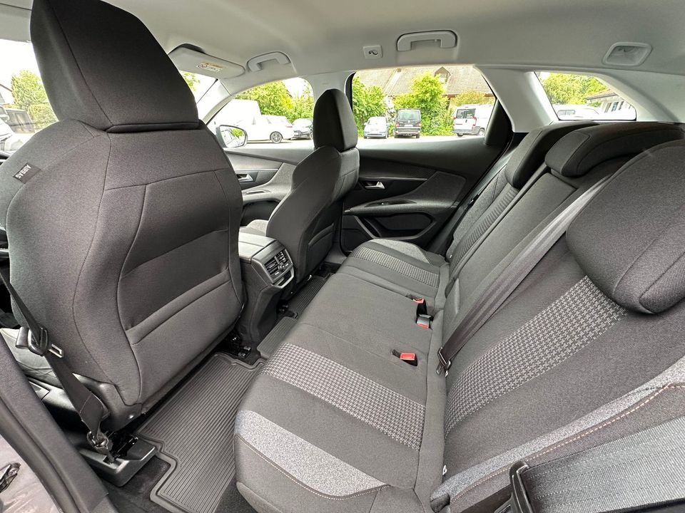 Peugeot 3008 Blue HDI 130 Active Business AHK in Hilpoltstein