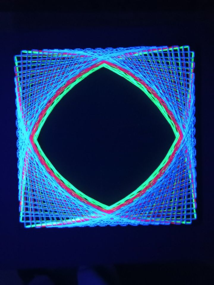 Stringart Schwarzlicht Deko Fadenkunst UV Aktiv Goa Dekoration 1 in Hamburg