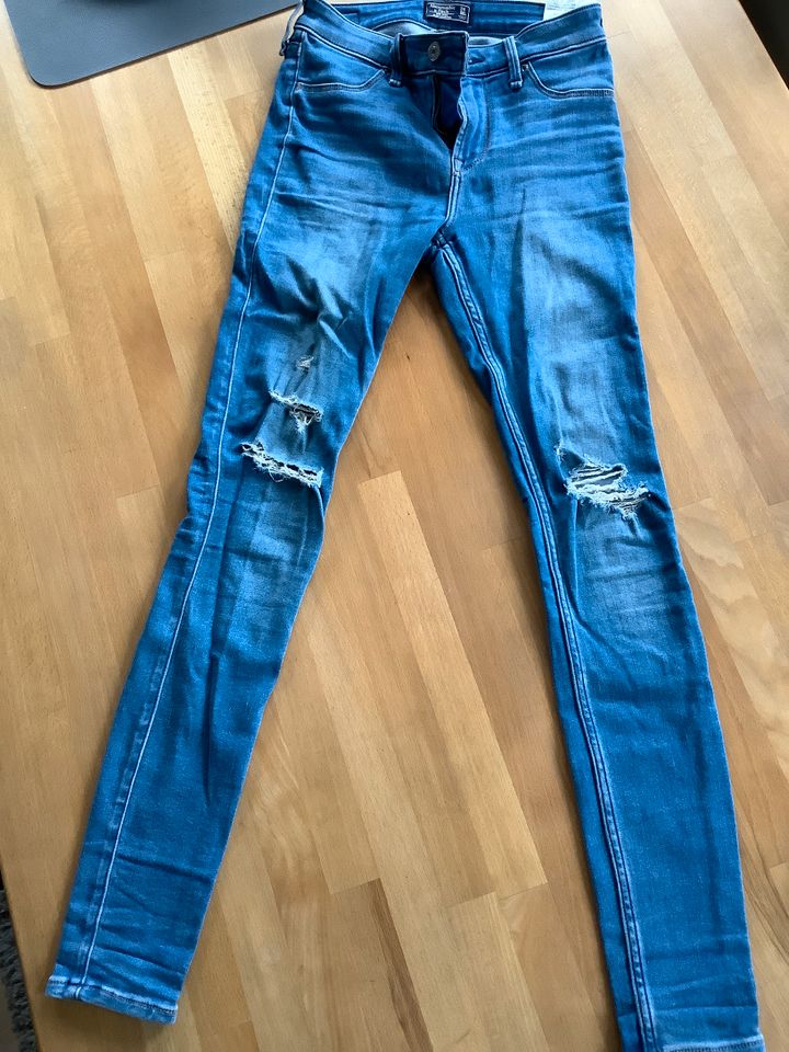 Jeans Abercrombie Gr.24/00 in Fürth