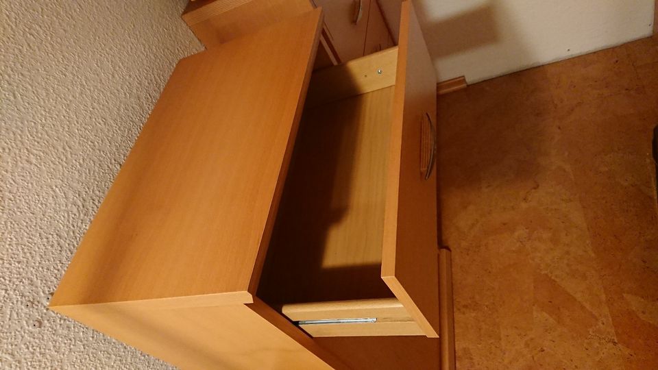 Schrank mit einer Schublade / 2 Türen 1 Schublade in Leipzig