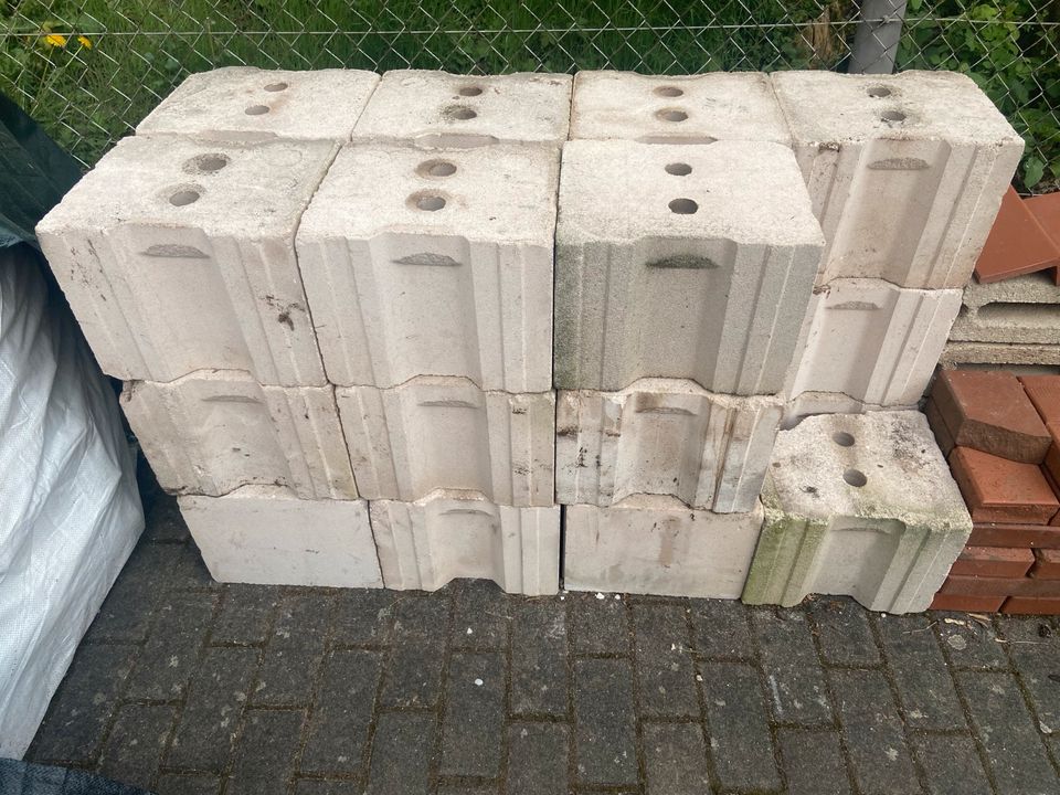 20 sehr gut erhaltene Bausteine/Kalksteine, 1€ pro Stück in Fürth