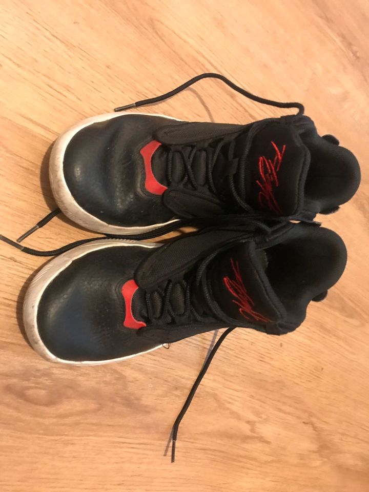 Jordan Sneaker Gr.40, schwarz rot in Cuxhaven