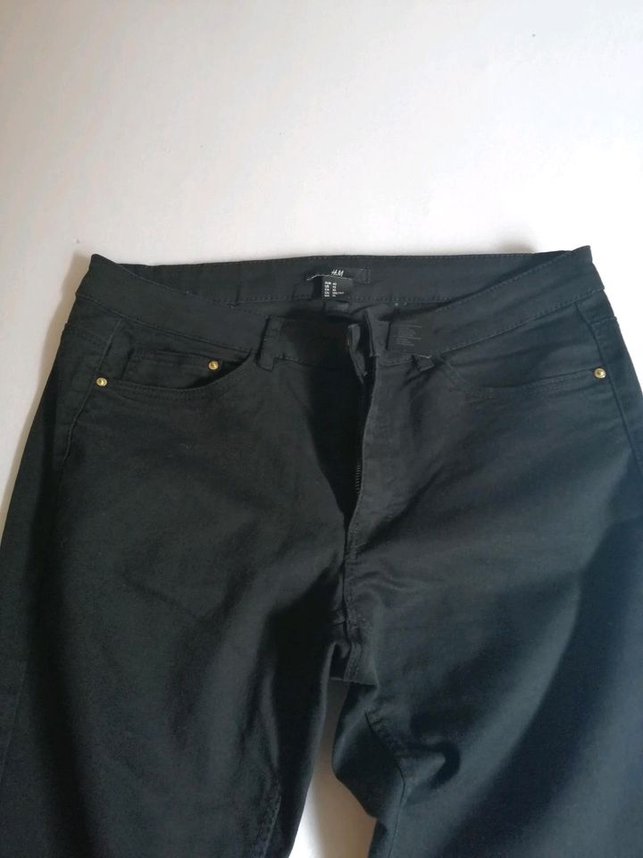 Schwarze Hose H&M Gr. 40 in Lahnstein