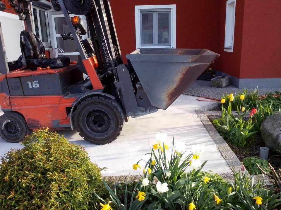 Baustelle Baufahrzeug Mast Kippvorrichtung Hoflader Gabelstapler in Oberschneiding