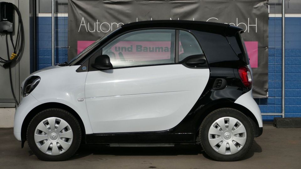Smart ForTwo fortwo coupe electric drive / EQ in Westerheim