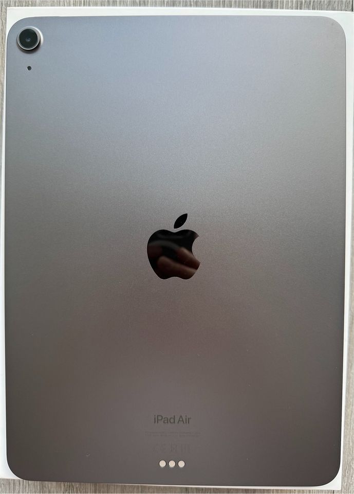 Apple iPad Air (5th Generation) Wi-Fi 256GB Space Gray in Radevormwald