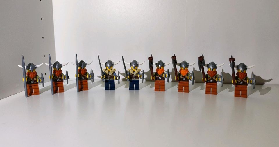 Lego® Ritter Wikinger Figuren - mit Waffen und Schilden -> 21343 in Siegen