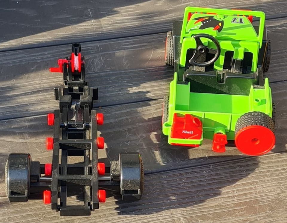 Playmobil: Jeep mit Speedboot, Anhänger und Motor. in Itzehoe