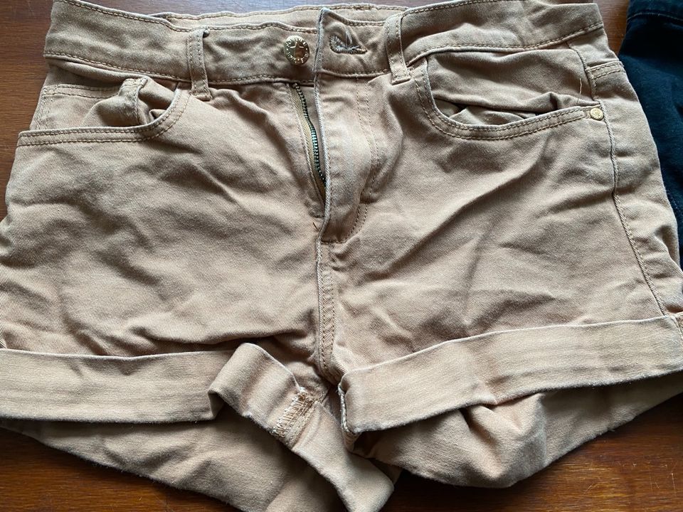 Shorts H&M Gr. 158 Braun schwarz in Oberkrämer