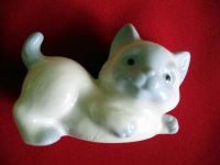 Katze - kleines Kätzchen - blau-weiße Porzellanfigur - 4 x 6 x 3 Berlin - Hellersdorf Vorschau