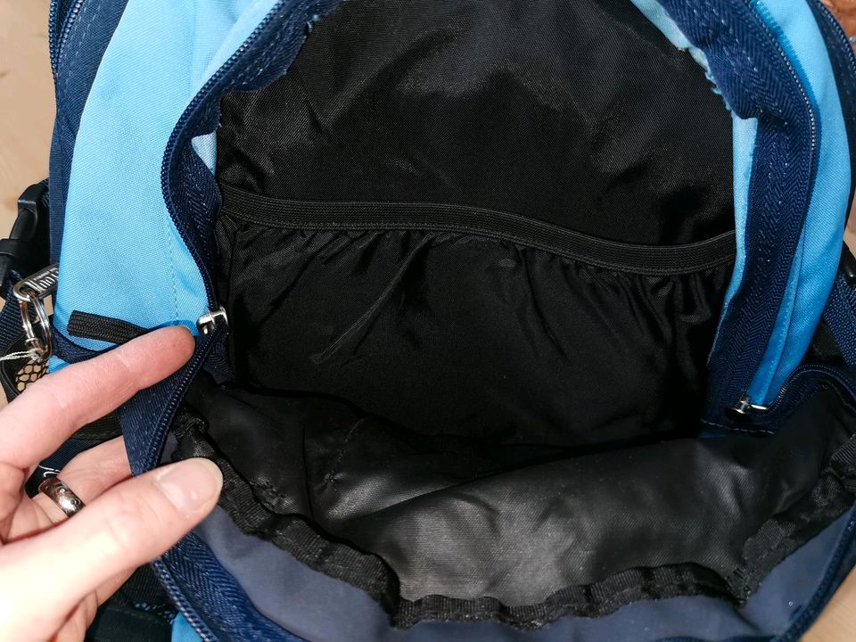 Blauer Rucksack mit Delfinen for you in Flensburg