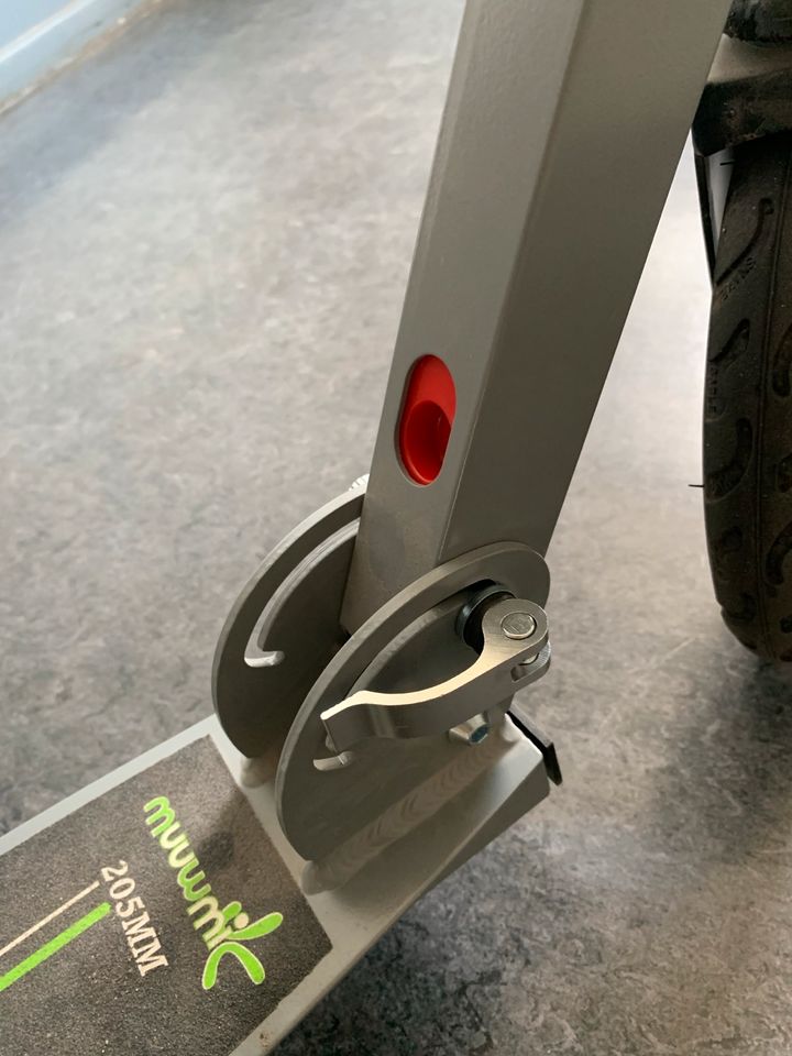 Kinder Roller neuwertig- muuwmi Aluminium Scooter Air 205 mm in Berlin