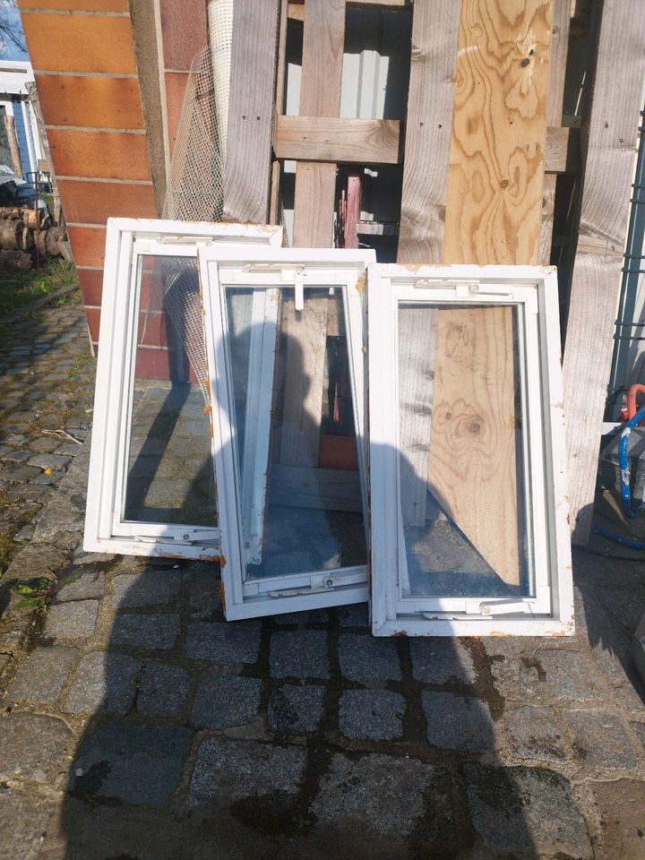 3 Mehrzweck Kipp-Fenster PLUS Kunststoff weiß 700x370 mm in Wachau