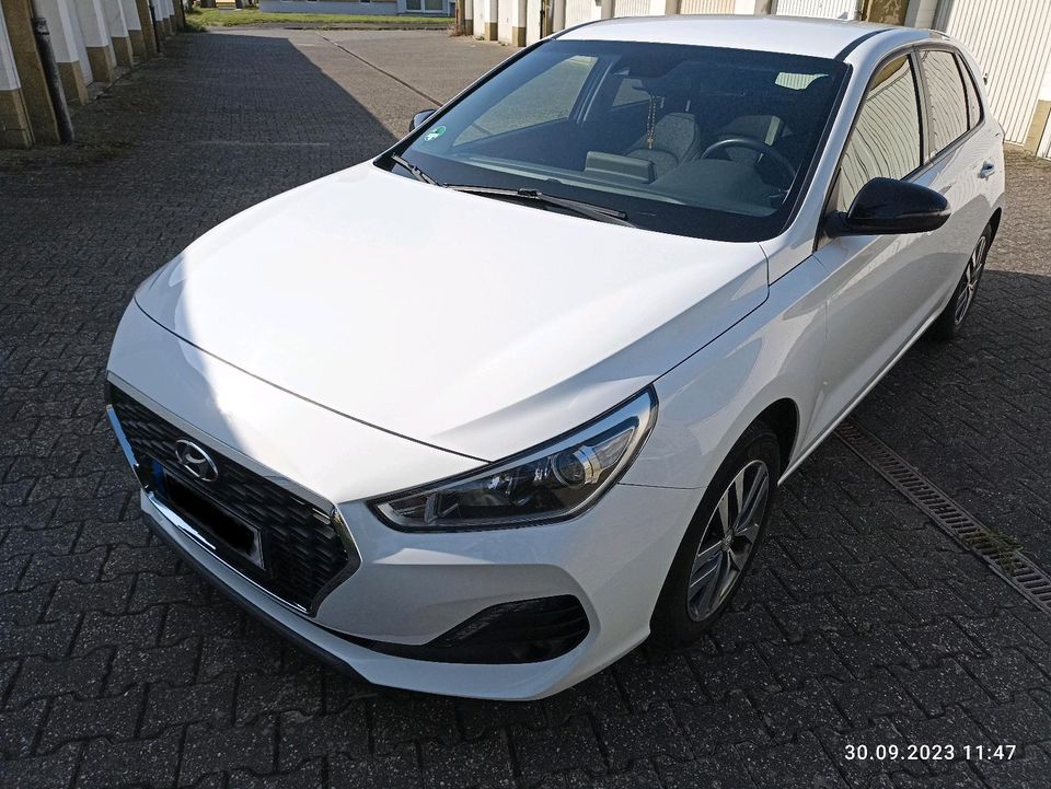 Hyundai i30 Diesel 33100km Garagenfahrzeug Nichtraucher Tierfrei in Euskirchen