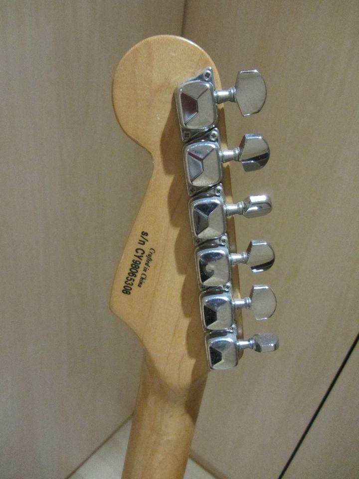 Gitarre Squier by Fender E-Gitarre Made in China 8 Loch PG in Regensburg