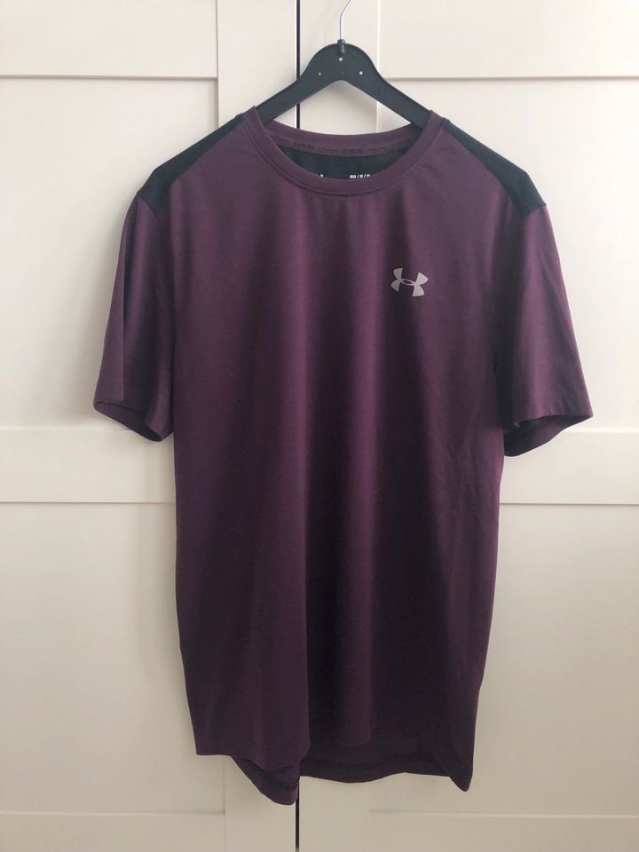 Under Armour Fitted T-Shirt Shirt lila in Berlin