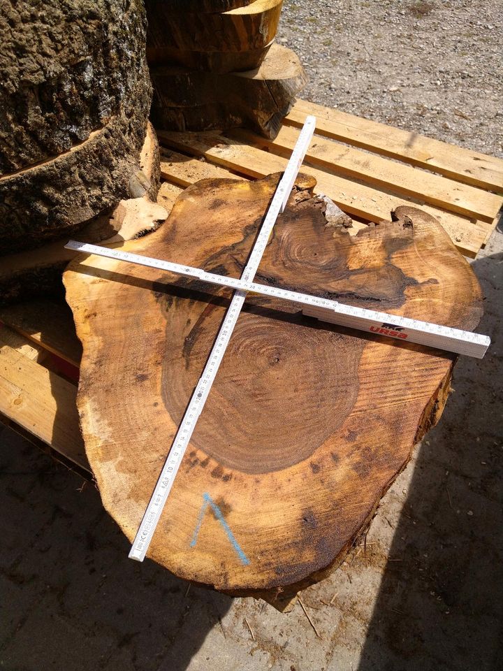 Walnuss Baumscheiben Epoxidharz Tische in Oberottmarshausen