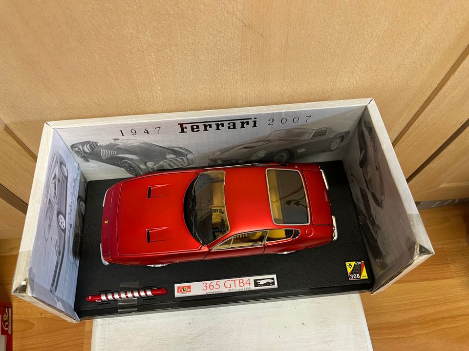 Sammlung Hot Wheels Elite Ferrari 365 GTB4 1:18 in Paderborn