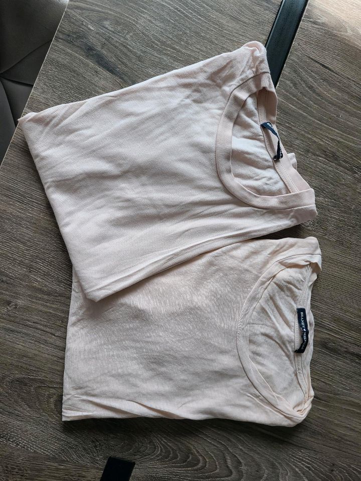 Zwei Shirts Brandy Melville einheitsgrösse in Babenhausen