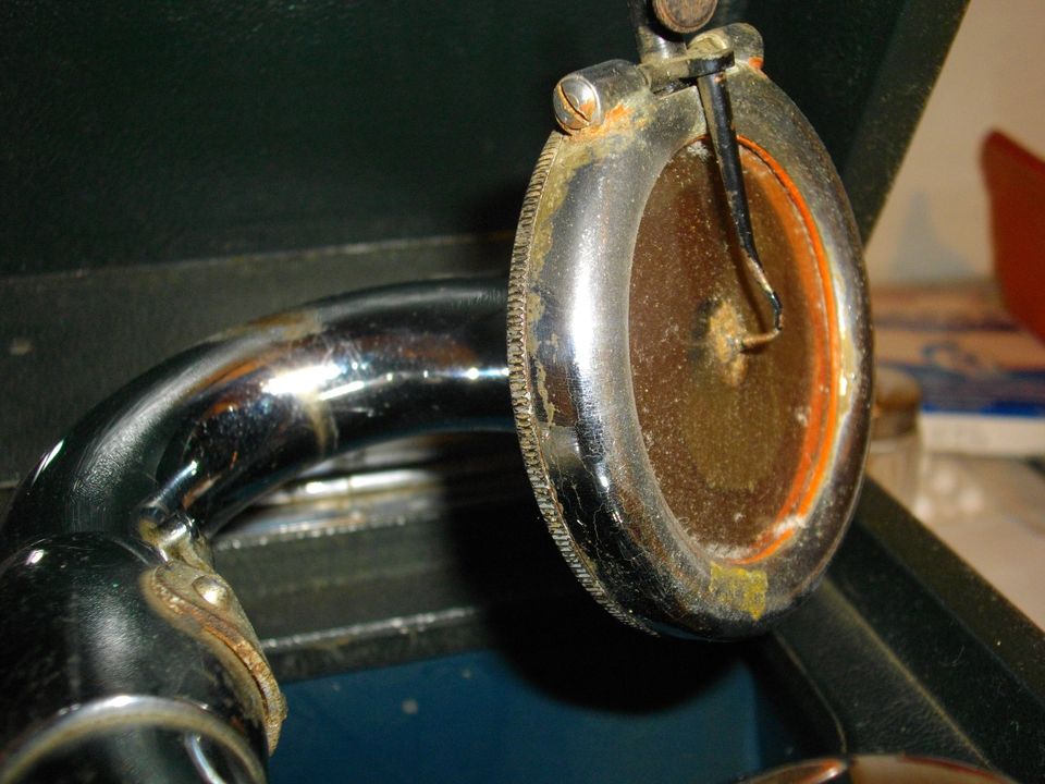 Grammophon Electrola,Koffergrammophon, Modell 102 Plakette LB102B in Bargteheide
