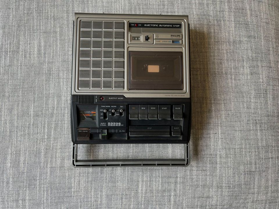 NUR NOCH HEUTE! Philips tragbarer Cassettenrekorder N2229 in Hamburg