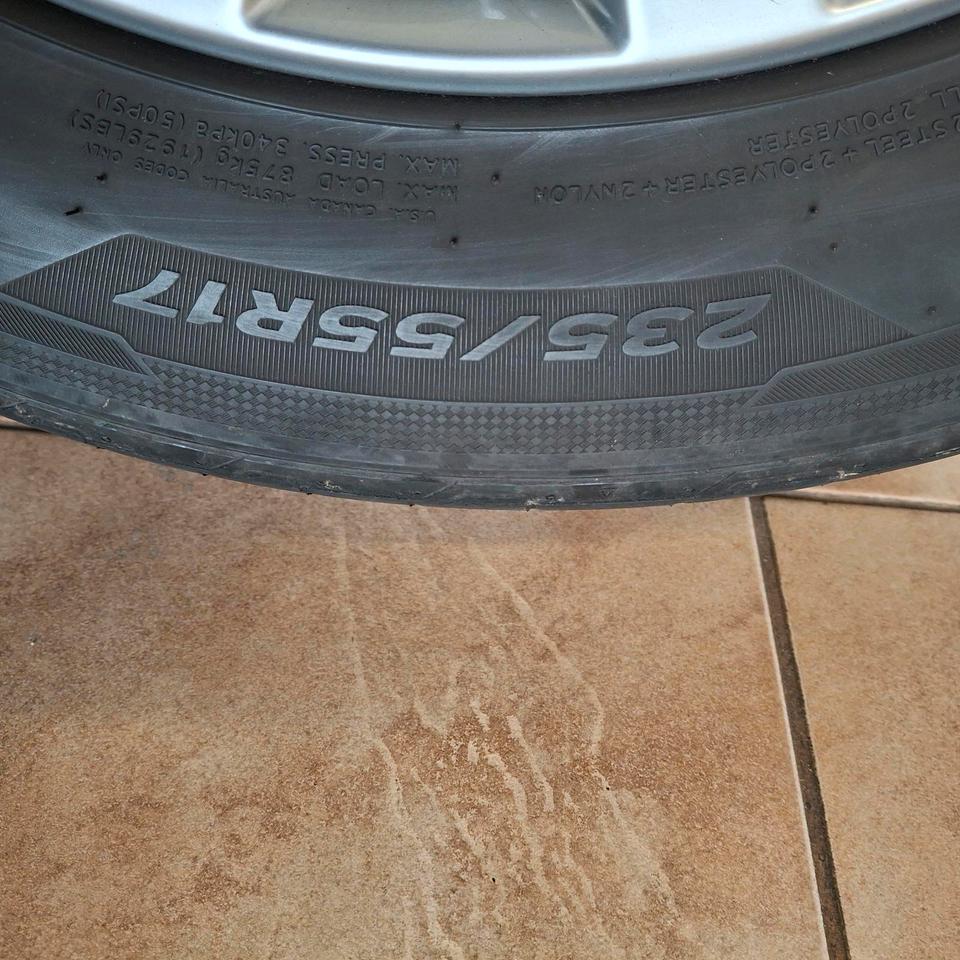 4x Original VW 17 Zoll Sommer Alu Felgen 235 55R17 in Bippen