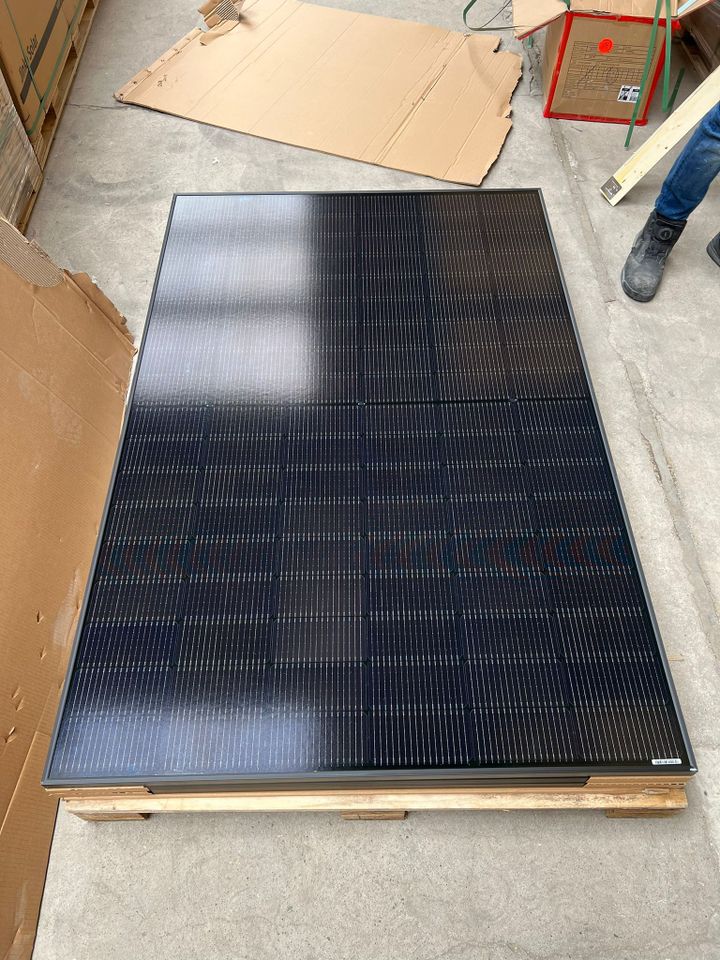 20x Jinko Solarmodul 425 Watt Black - Full black  PV Module in Nagold