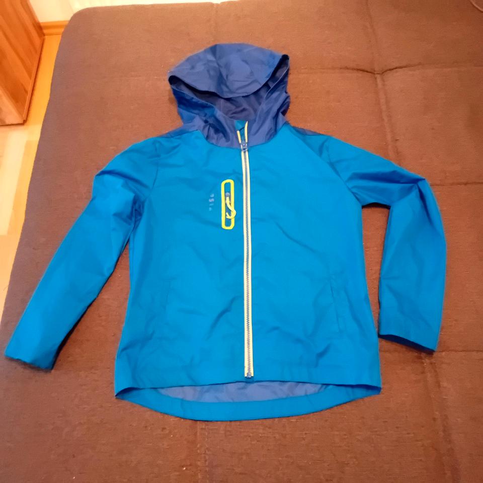 Regenjacke Kipsta von Decathlon Gr. 125-132, 8 Jahre in Chemnitz