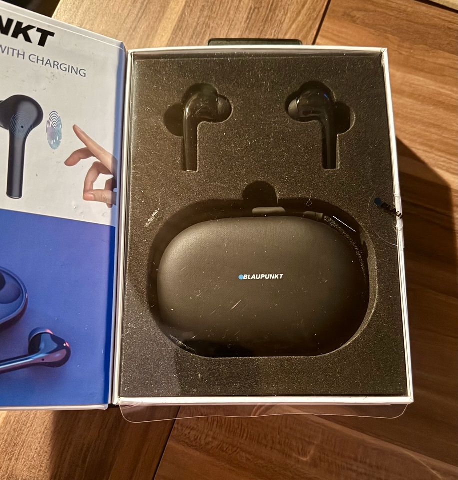 Blaupunkt wireless In-Ear-Kopfhörer mit Charging Case ovp in Lüneburg