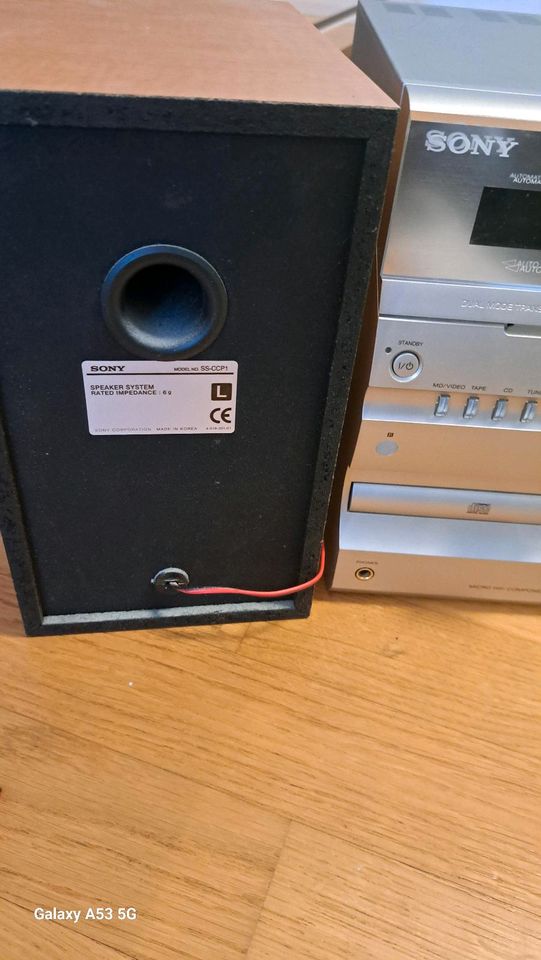 Sony Radio CD Player mit Boxen Soundanlage Fernbedienung in Düsseldorf