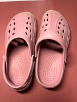 Rosa Crocs Schlappen Frankfurt am Main - Nieder-Eschbach Vorschau
