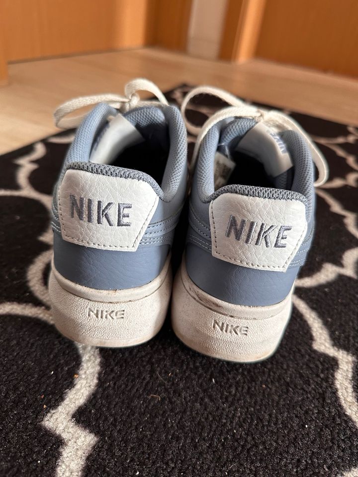 Nike Damenschuhe Gr. 40,5 in Bernburg (Saale)