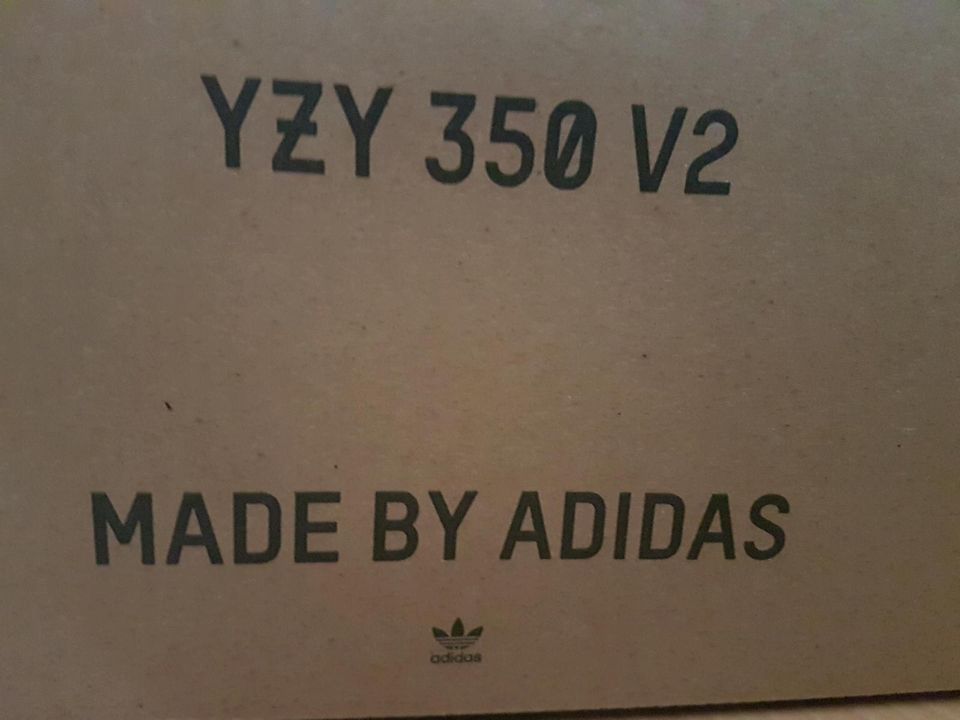 YEEZY/YZY 350 V2 Onyx in Berlin