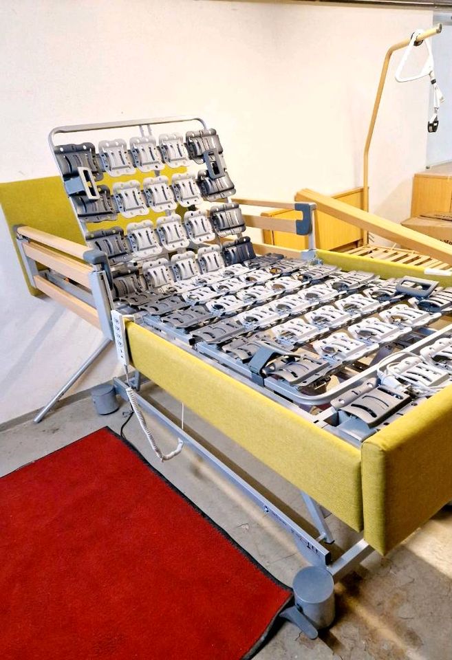 Luxus Pflegebett Krankenbett Pflegebett Stoffpolster Seniorenbett in Stockach