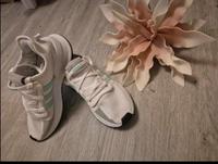 Tolle Adidas Sneaker  Turnschuhe Sachsen-Anhalt - Staßfurt Vorschau