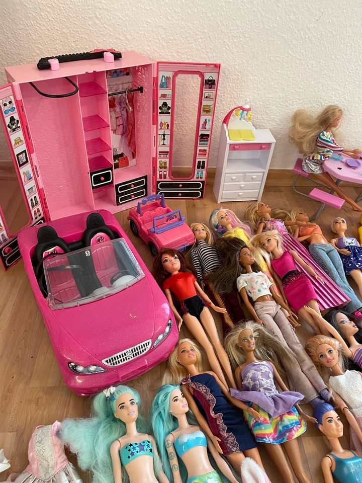 Barbie Konvolut Sammlung Riesig Zubehör Camper in Vierhöfen