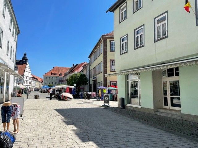 RESERVIERT:Attraktive Investition: Renditestarkes Mehrfamilienhaus mit Gewerbeeinheit - Eine vielversprechende Perspektive im Immobilienmarkt in Hildburghausen