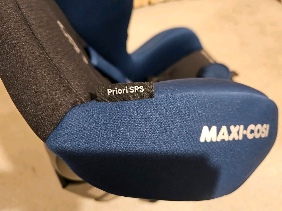 Kindersitz Maxi Cosi für 2-3 Jährige in Böblingen