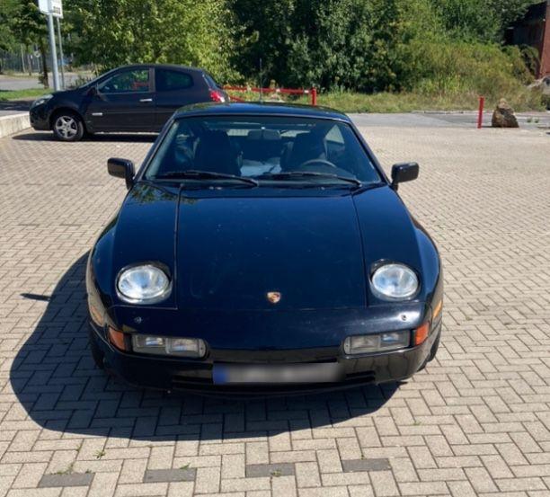 Abbildung des Autos Porsche 928 S4