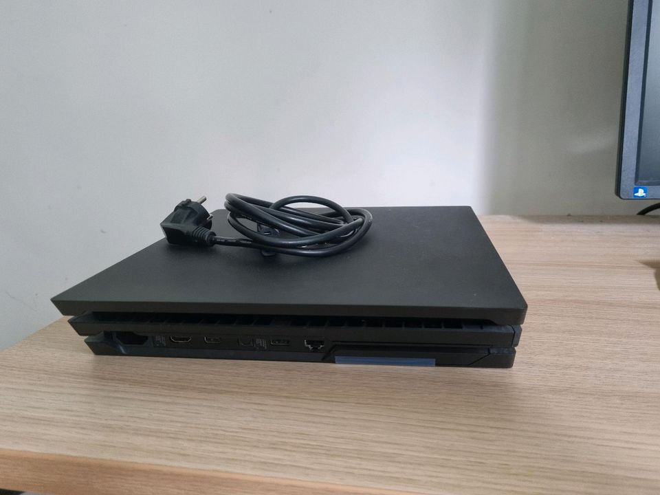 Gereinigt & Leise! PS4 PlayStation 4 Pro 1TB Konsole in Nürnberg (Mittelfr)