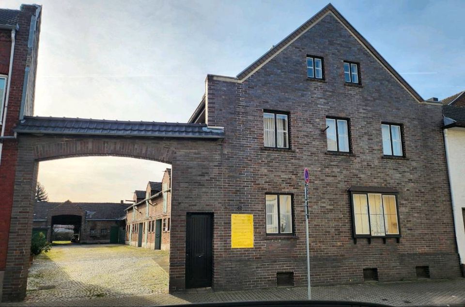 Ehemaliger Bauernhof mit Wohnhaus-Scheune-Stallungen-Remise + 513qm erschlossenes Bauland mitten in Birkesdorf in Düren