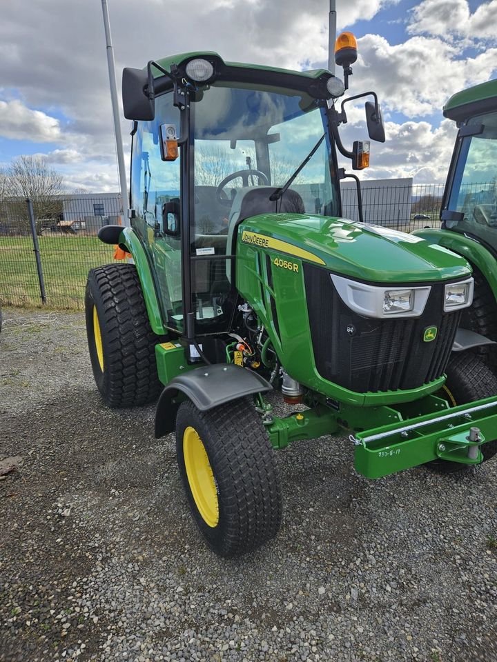 John Deere Kompakttraktor 4066R in Gronau (Leine)